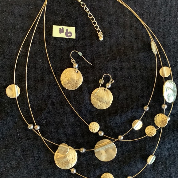 Unique gold color hammered necklace, earring set. Make me an offer. - Picture 6 of 7